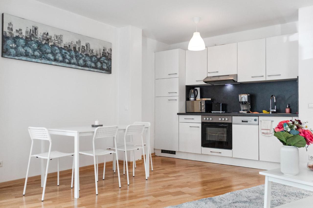 Gasometer Apartment - Designer Building With Amazing View Wien Eksteriør bilde